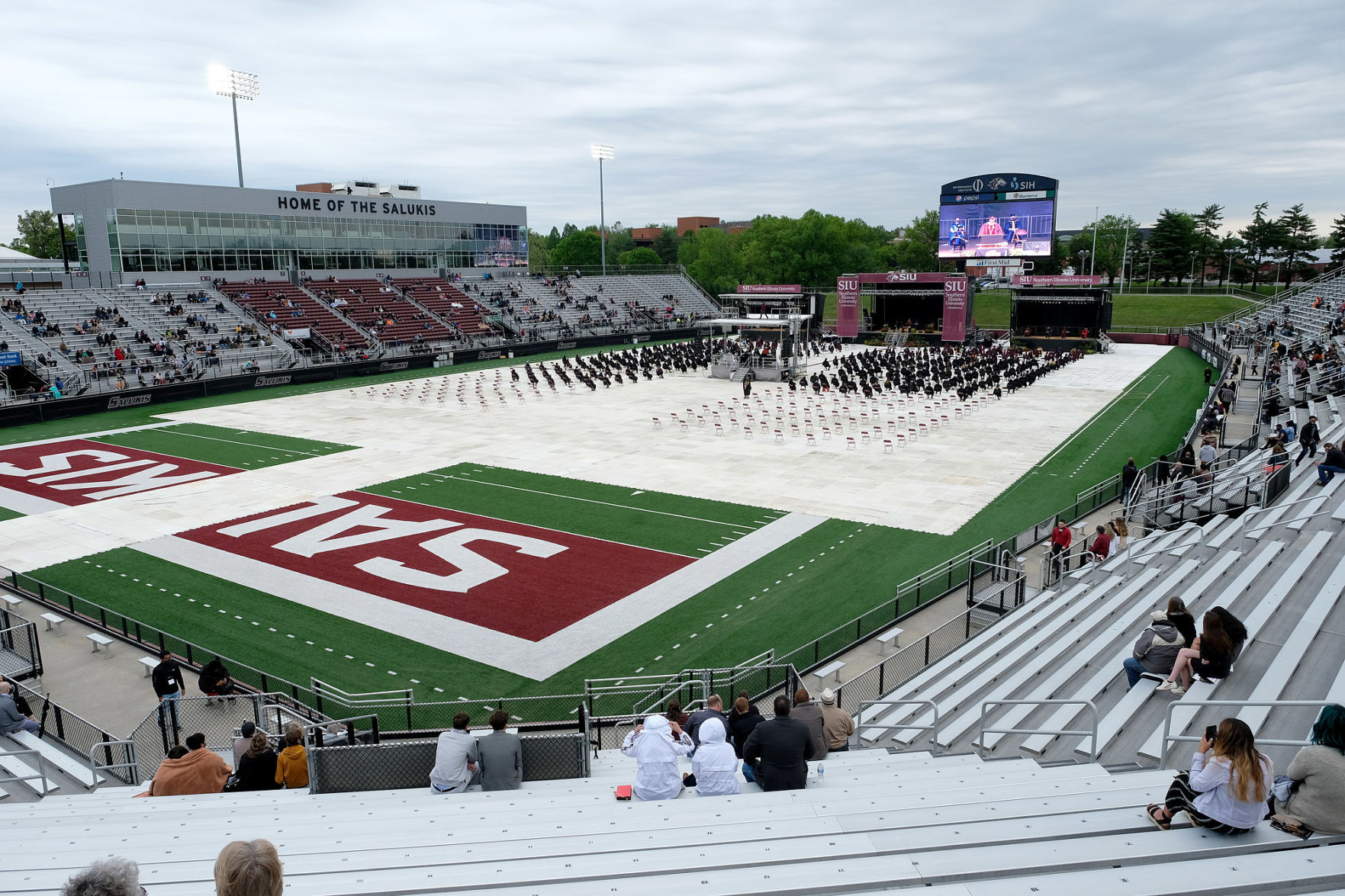050921-nws-siu-graduation-01.jpg